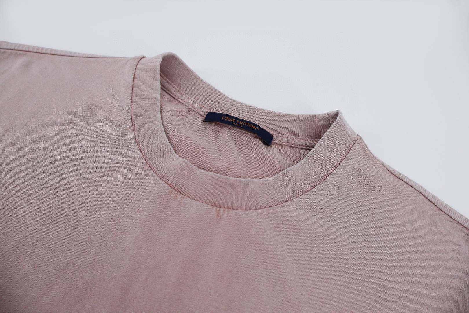 LOUIS VUITTON 路易威登 皮标圆领短袖 T恤 夏款 藕粉色 A0 1AJUCP