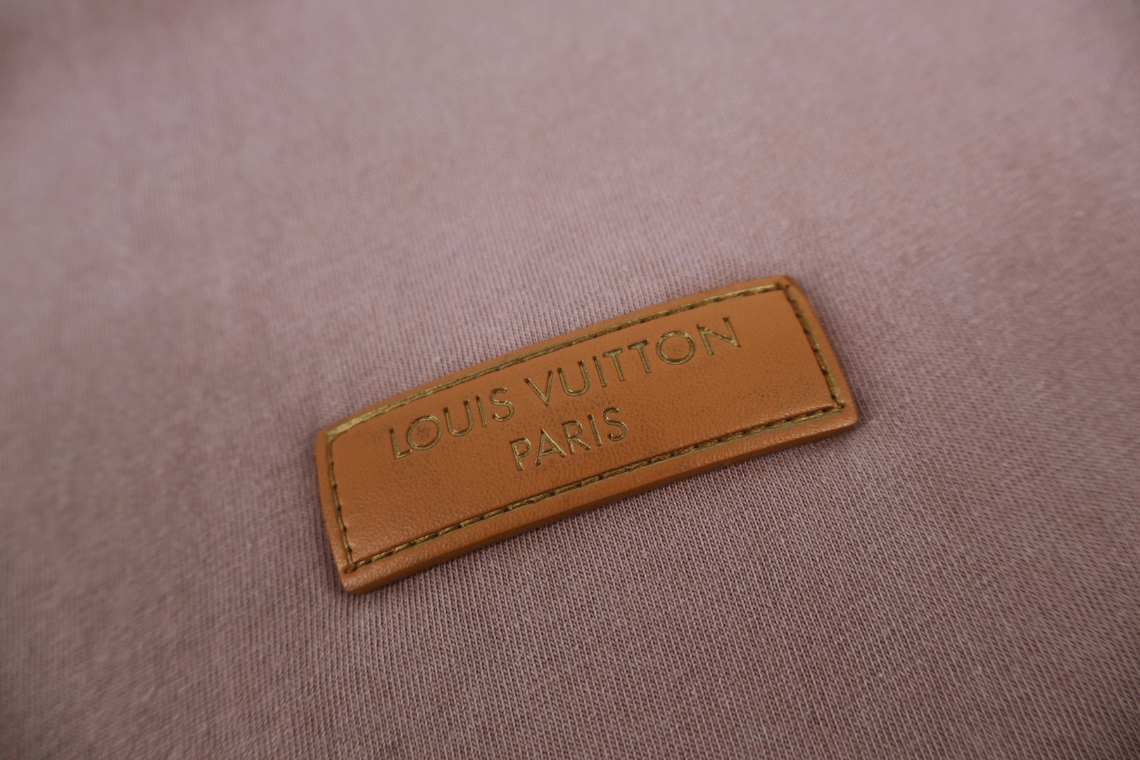 LOUIS VUITTON 路易威登 皮标圆领短袖 T恤 夏款 藕粉色 A0 1AJUCP