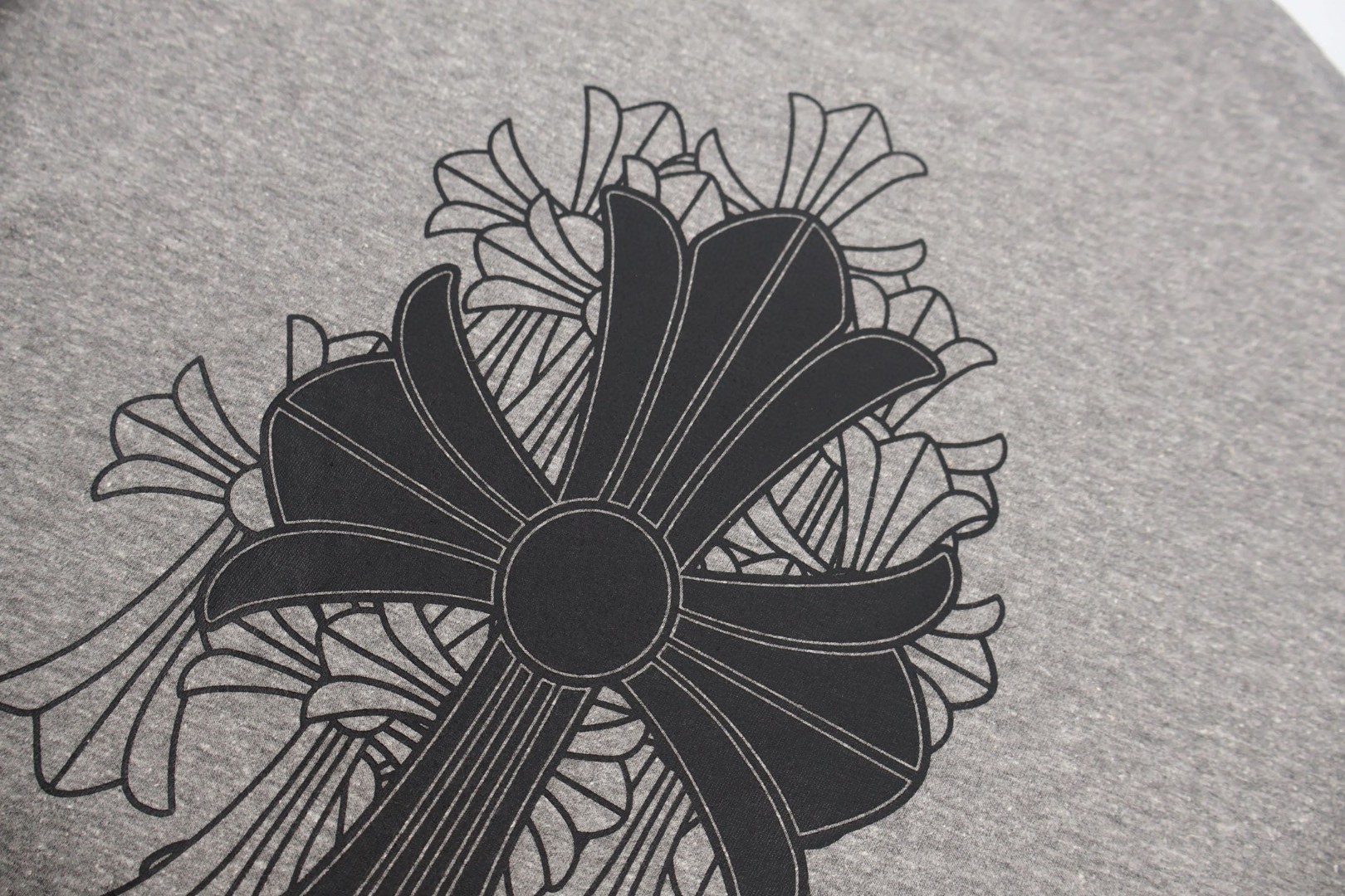 Chrome Hearts CH 克罗心 卷轴十字架印花圆领短袖 T恤 花灰色 A2  