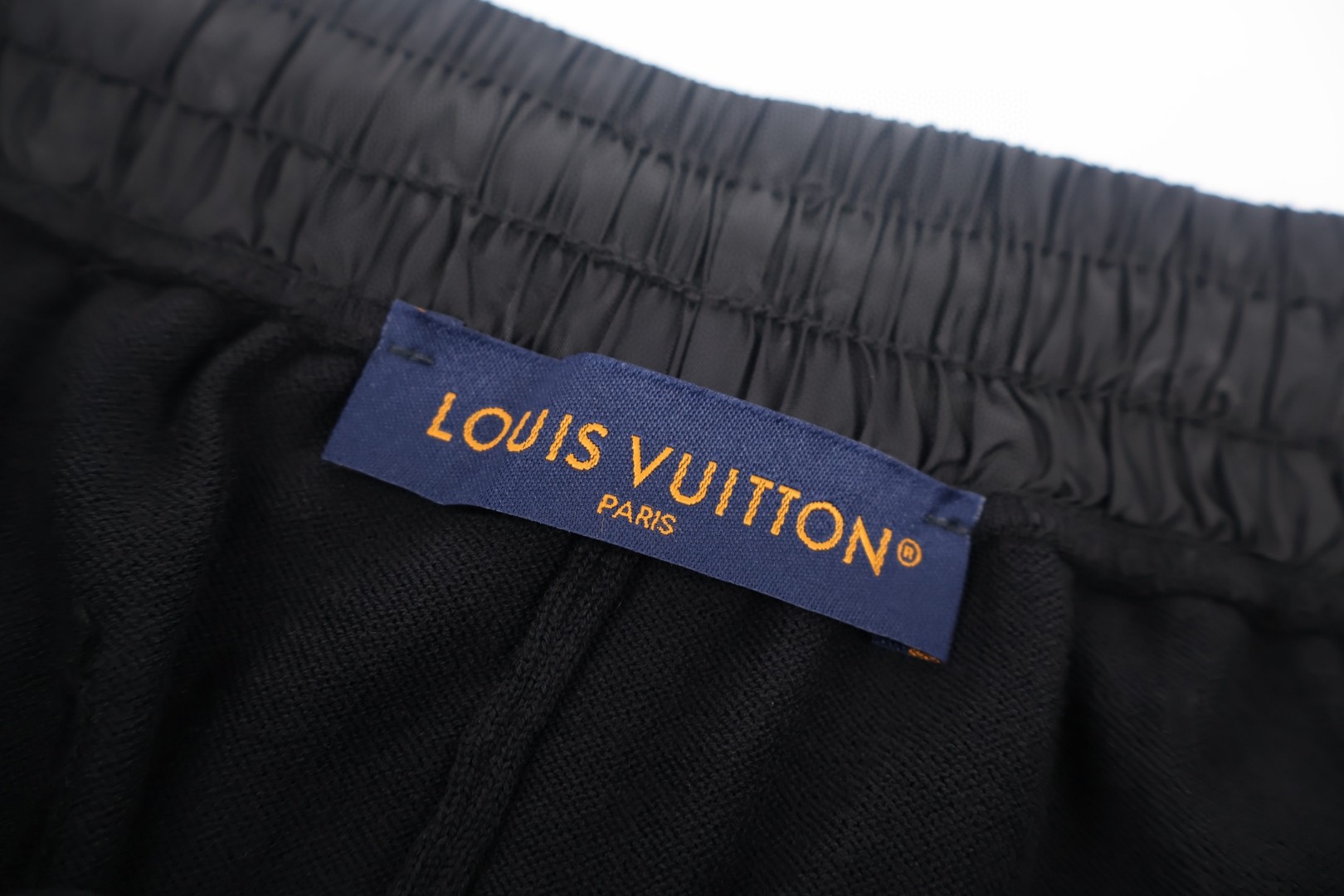 LOUIS VUITTON 路易威登 LV 暗纹老花贴布口袋松紧腰短裤 休闲裤 裤子 五分裤 黑色 B0 1AJRMA