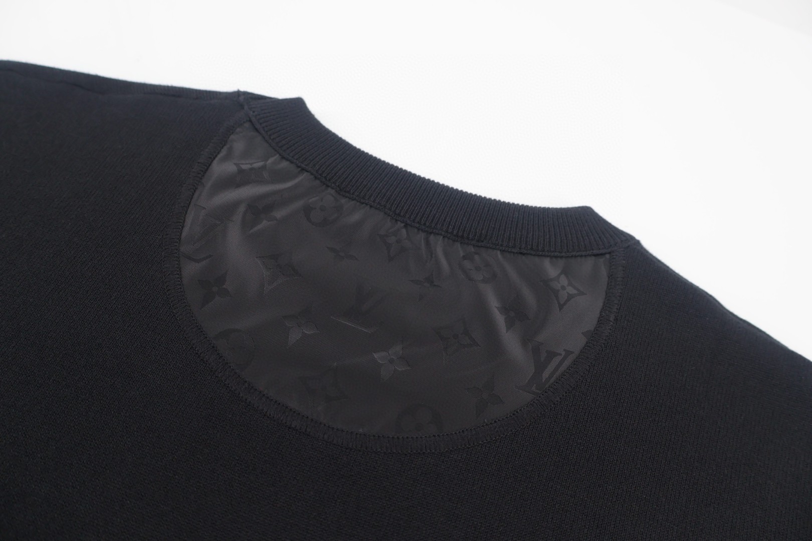 LOUIS VUITTON 路易威登 暗纹老花贴布口袋针织短袖 针织衫 黑色 B0 1AJRLX