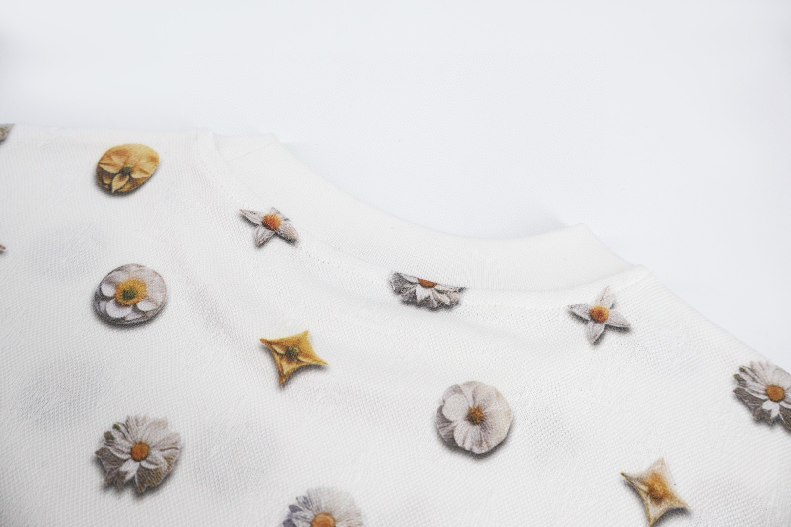 LOUIS VUITTON 路易威登 老花提花满印雏菊圆领短袖 T恤 白色 A2 1AJRAG