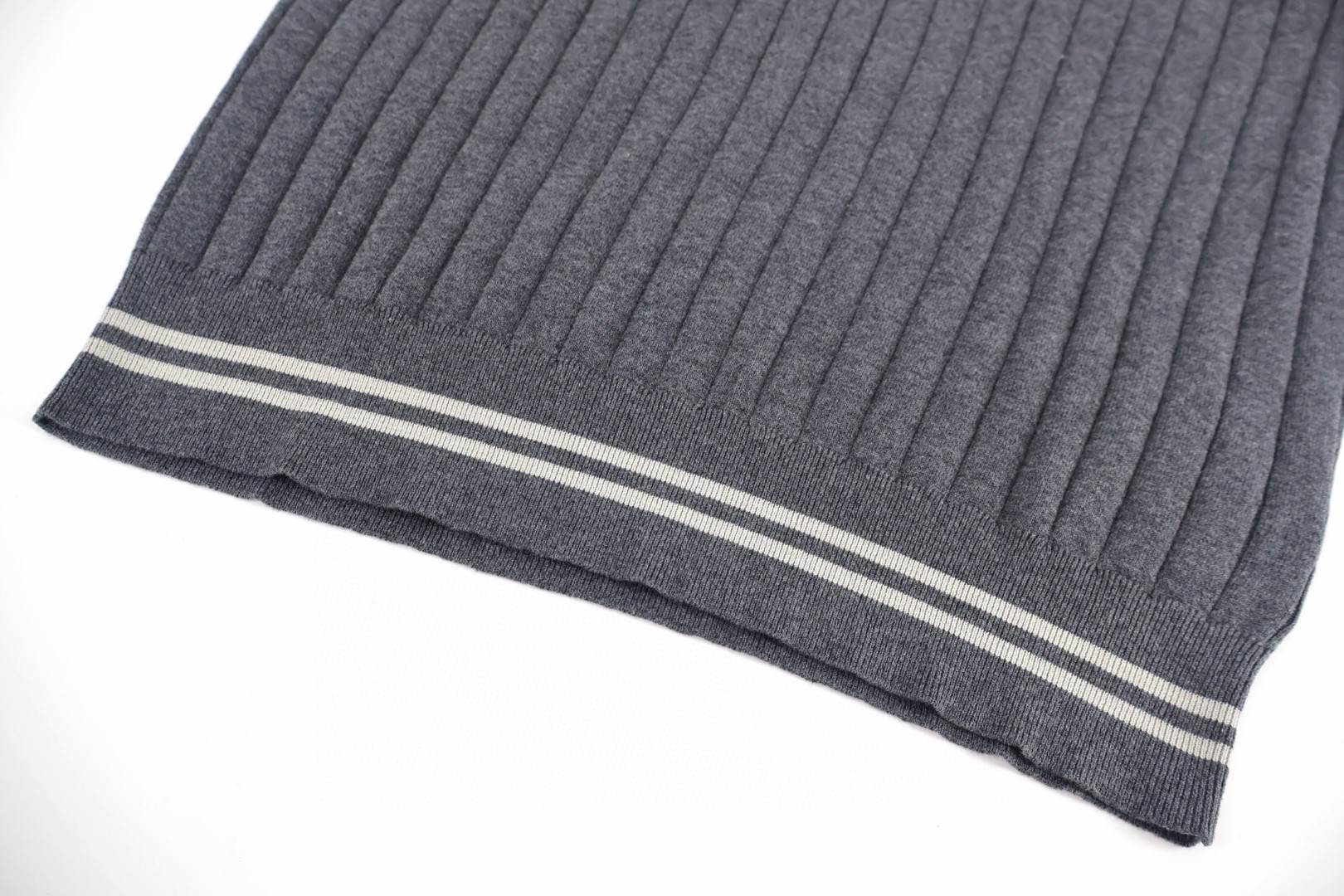 Brunello Cucinelli BC 绞花老钱风针织亨利领短袖 T恤 灰色 黑色 B0