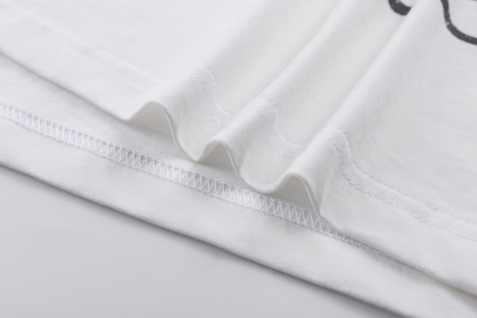 GUCCI 古驰 字母印花圆领短袖 T恤 夏季 男女同款 白色 A0 856477-XJHQM-9066