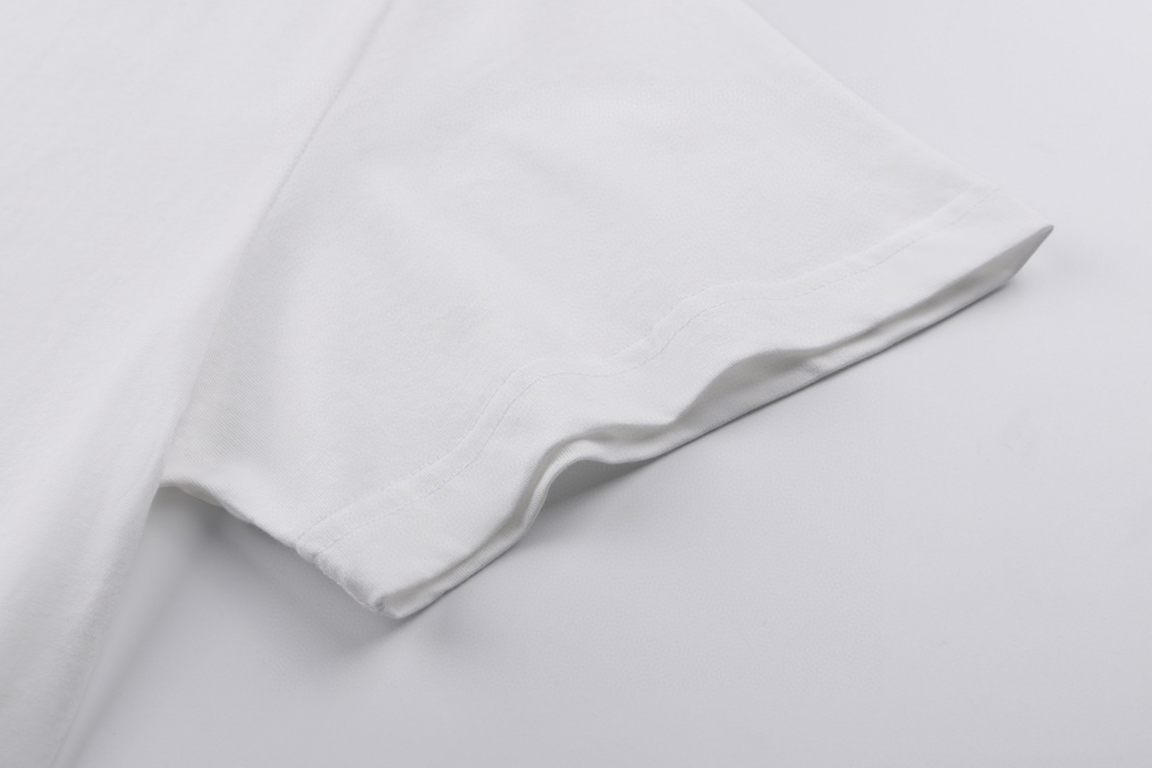 GUCCI 古驰 字母印花圆领短袖 T恤 夏季 男女同款 白色 A0 856477-XJHQM-9066