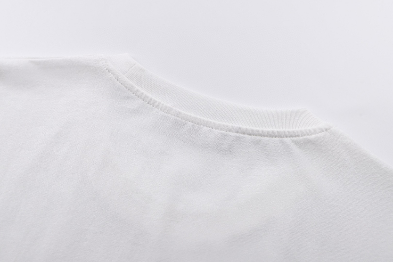 GUCCI 古驰 字母印花圆领短袖 T恤 夏季 男女同款 白色 A0 856477-XJHQM-9066