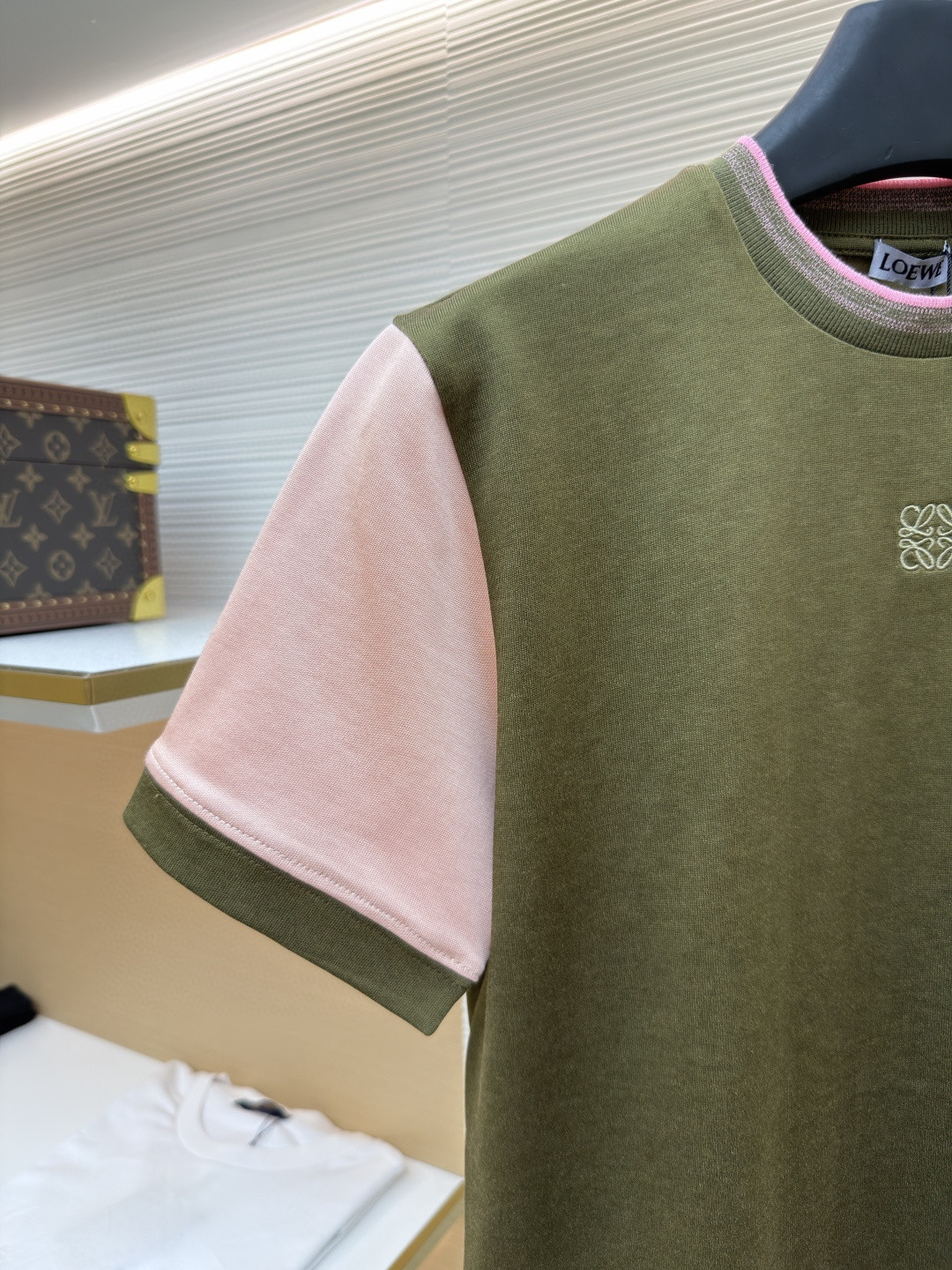 Loewe 罗意威 刺绣撞色圆领短袖 T恤 女款 夏款 绿色 米色 A0 S359Y22XA8-4160