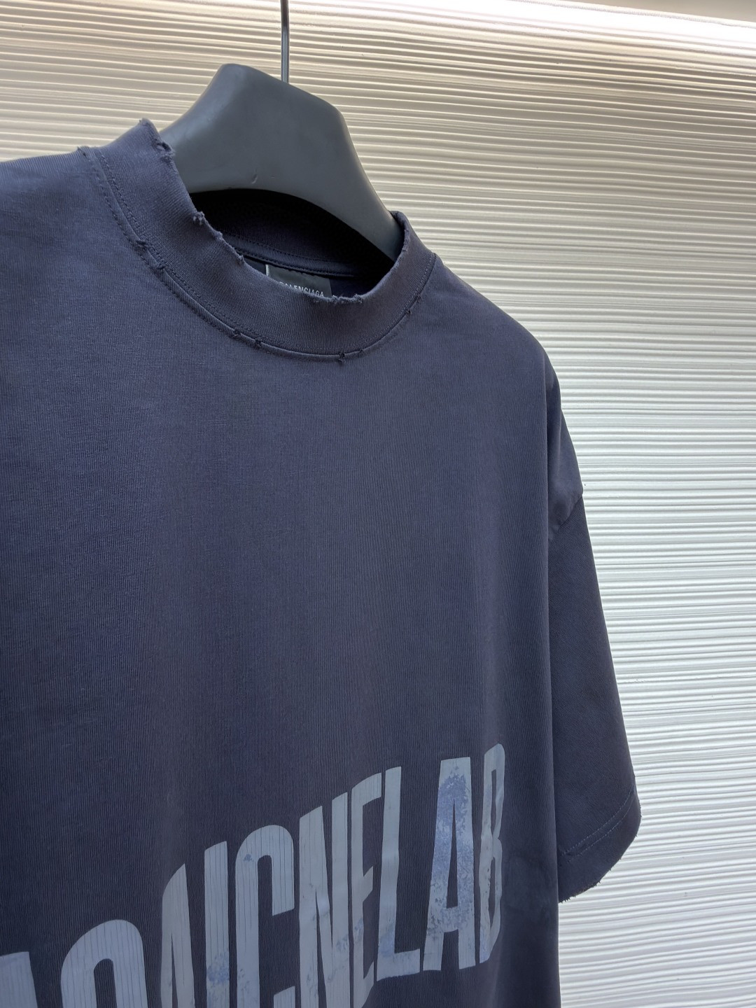 Balenciaga 巴黎世家 裂纹字母印花短袖 T恤 圆领 夏季 黑灰色 A0 764235TUVK81000