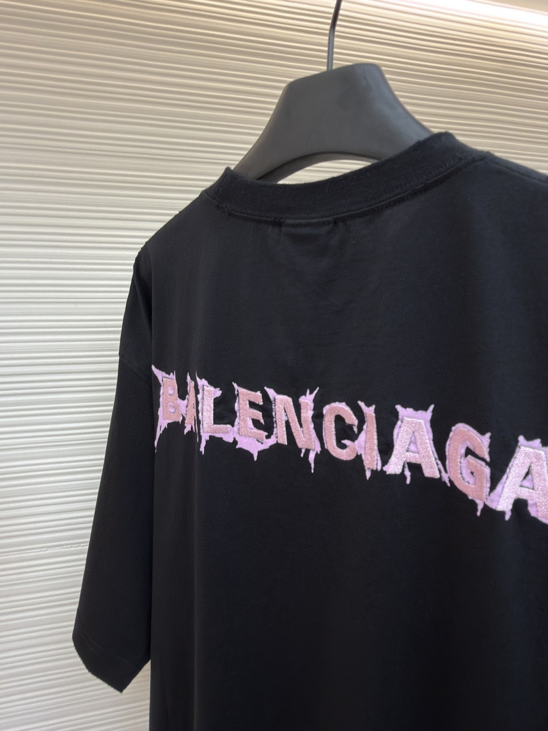 Balenciaga 巴黎世家 粉色印绣短袖 T恤 圆领 夏季 黑色 A0 764235TUVK81000