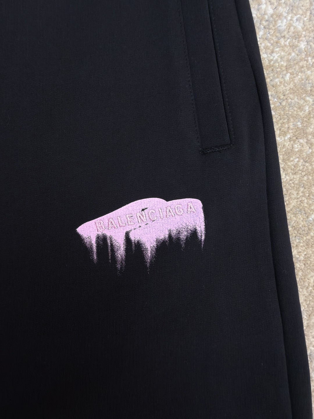 Balenciaga 巴黎世家 液化印绣松紧腰卫裤 休闲裤 运动裤 长裤 裤子 黑色 B0 740028TUVJ91000