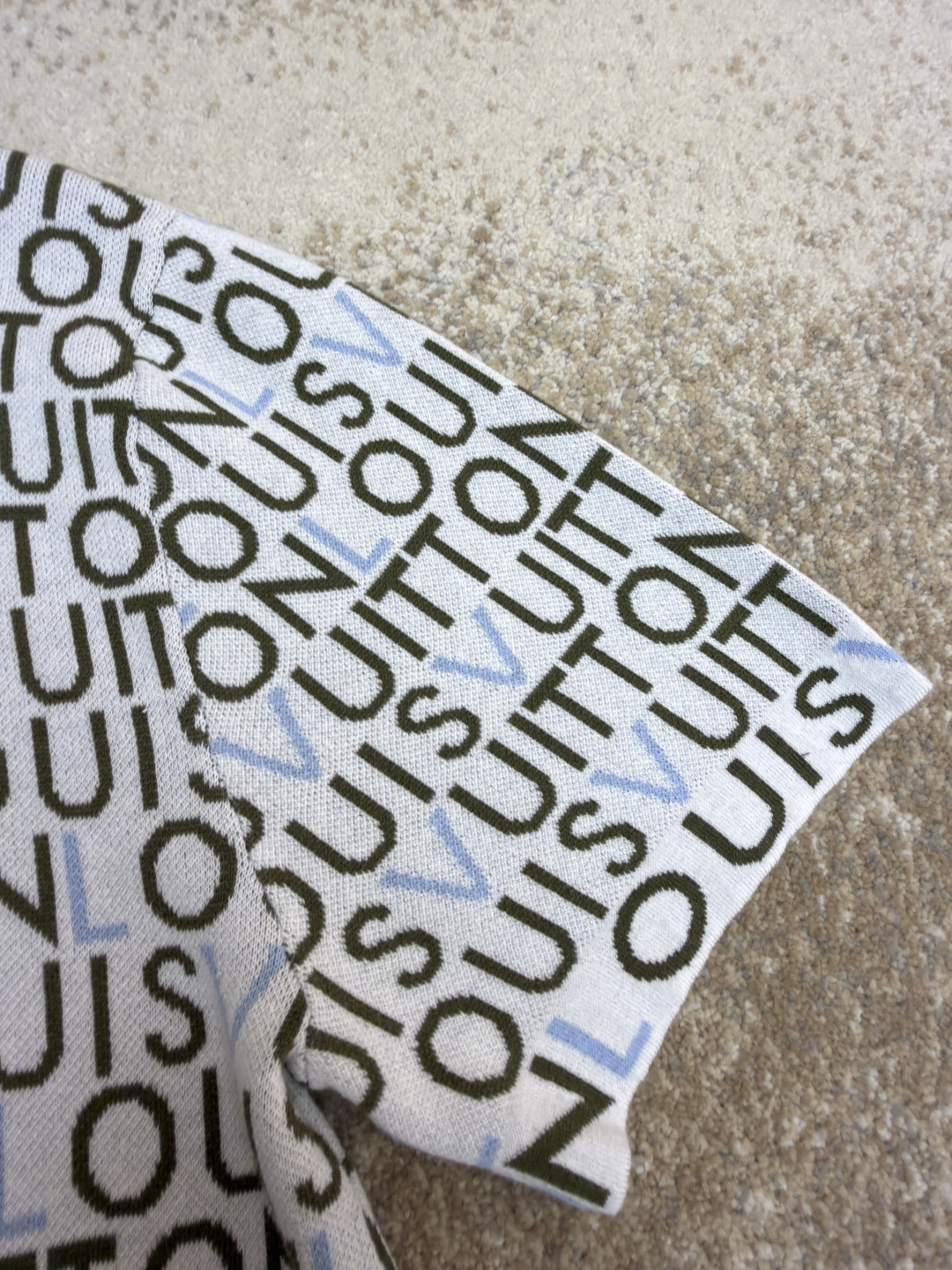 LOUIS VUITTON 路易威登 LV 满印字母毛织短袖 T恤 B0 HUN82WBIUMU1