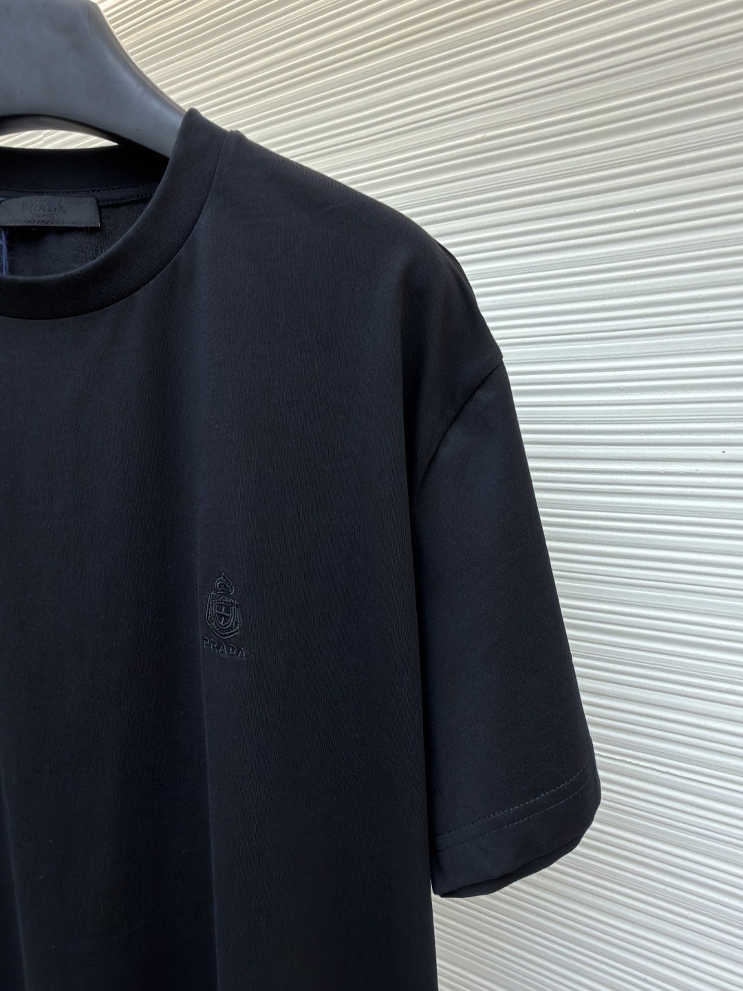 PRADA 普拉达 校徽绣花圆领短袖 T恤 白色 蓝色 黑色 A0