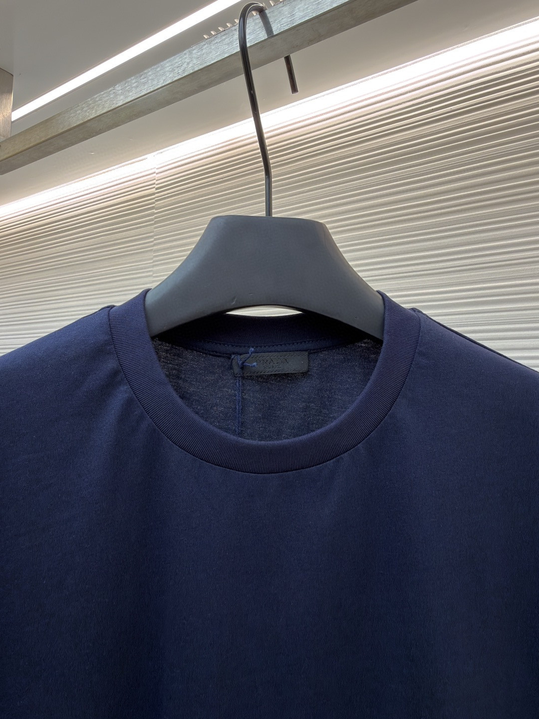 PRADA 普拉达 校徽绣花圆领短袖 T恤 白色 蓝色 黑色 A0