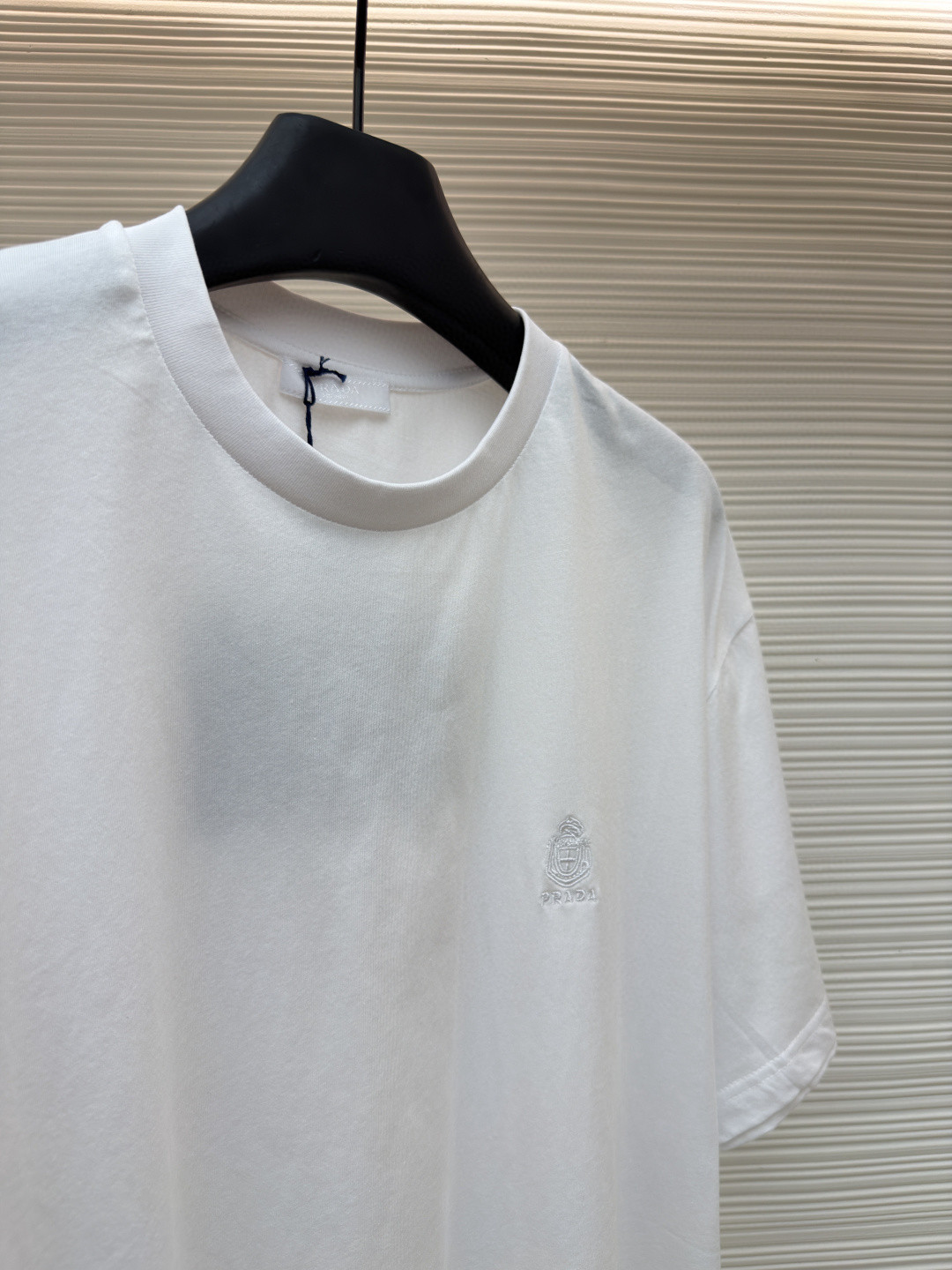 PRADA 普拉达 校徽绣花圆领短袖 T恤 白色 蓝色 黑色 A0