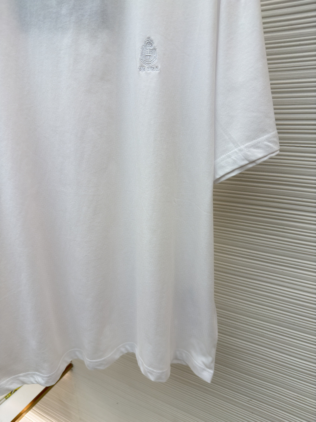 PRADA 普拉达 校徽绣花圆领短袖 T恤 白色 蓝色 黑色 A0