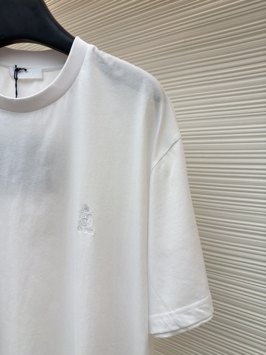 PRADA 普拉达 校徽绣花圆领短袖 T恤 白色 蓝色 黑色 A0