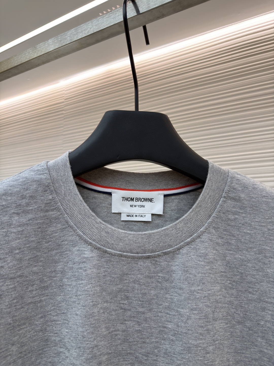 THOM BROWNE 袖口三色条纹圆领短袖 T恤 藏蓝色 灰色 A5