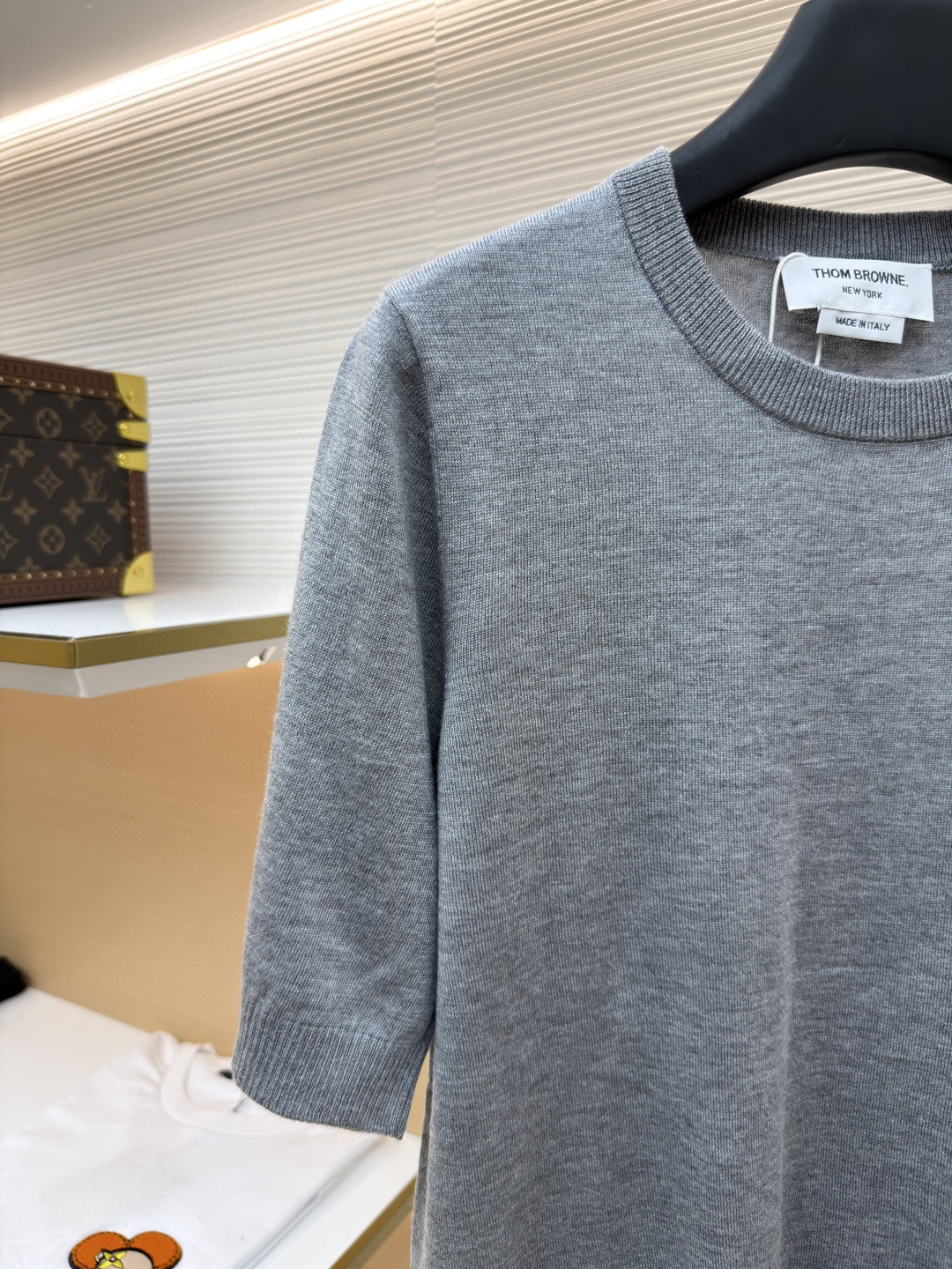 THOM BROWNE 经典针织圆领短袖 T恤 女款 黑色 深灰色 白色 粉色 蓝色 浅灰色 棕色 藏蓝色 A5