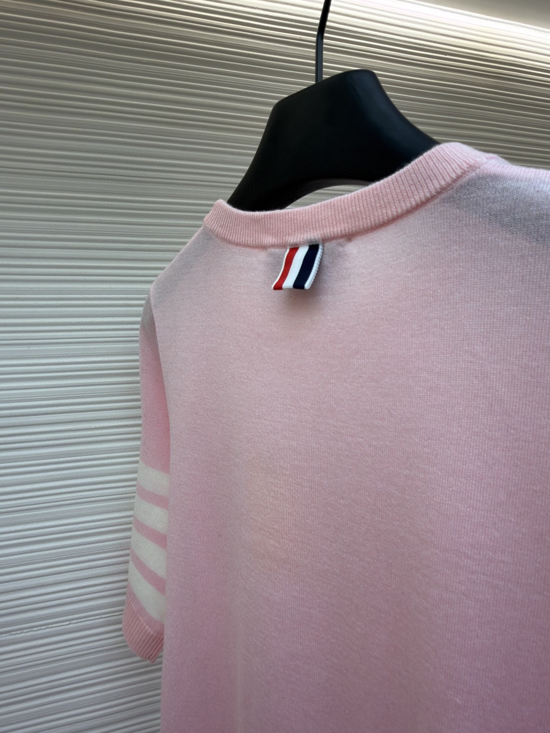 THOM BROWNE 经典针织圆领短袖 T恤 女款 黑色 深灰色 白色 粉色 蓝色 浅灰色 棕色 藏蓝色 A5