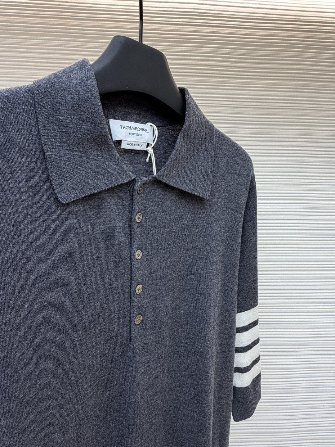 THOM BROWNE 羊毛针织七分袖Polo衫 短袖 女款 藏蓝色 杏色 灰色 B0 FKP053A-Y1014-415