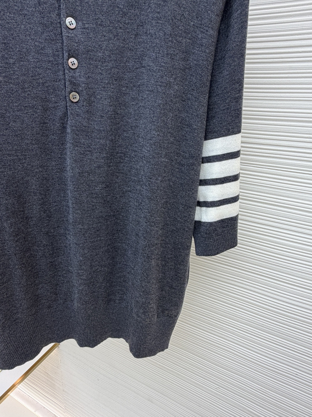 THOM BROWNE 羊毛针织七分袖Polo衫 短袖 女款 藏蓝色 杏色 灰色 B0 FKP053A-Y1014-415