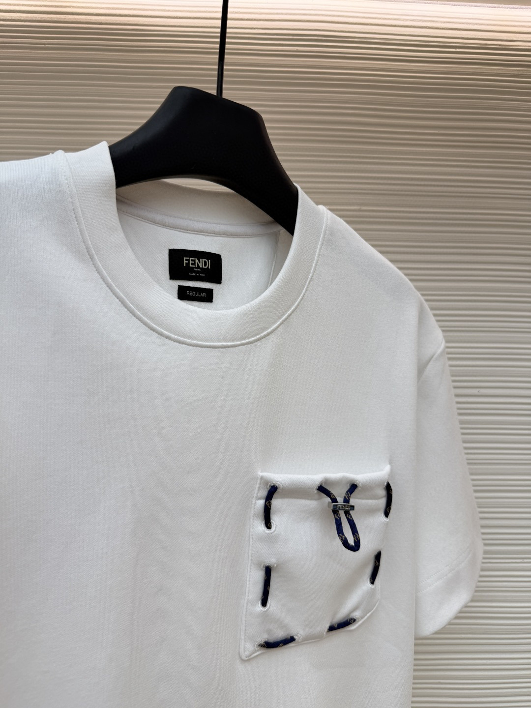 FENDI 芬迪 缎带口袋圆领短袖 T恤 夏款 白色 黑色 A0 FY0936AYXYF0QA0