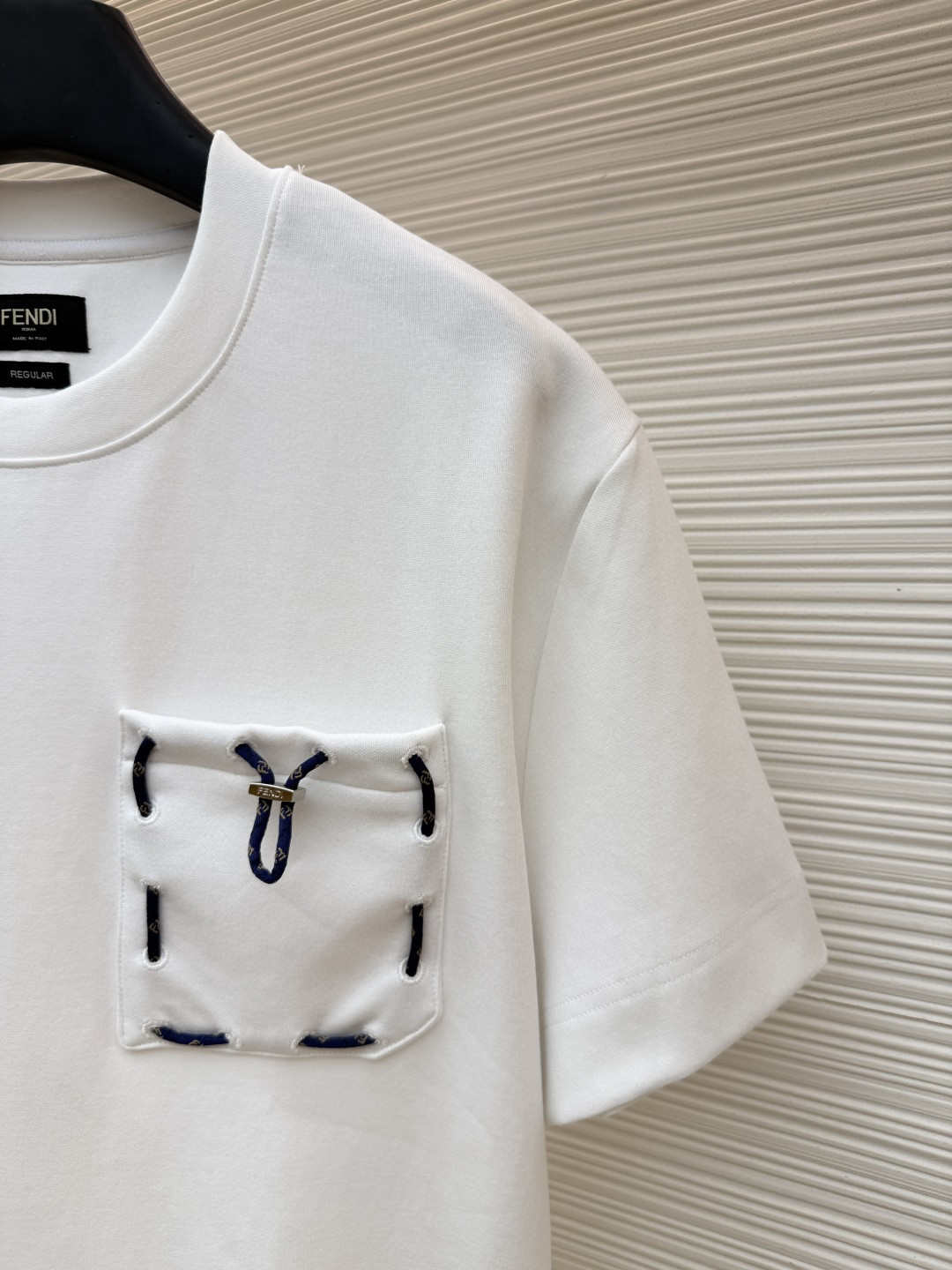 FENDI 芬迪 缎带口袋圆领短袖 T恤 夏款 白色 黑色 A0 FY0936AYXYF0QA0