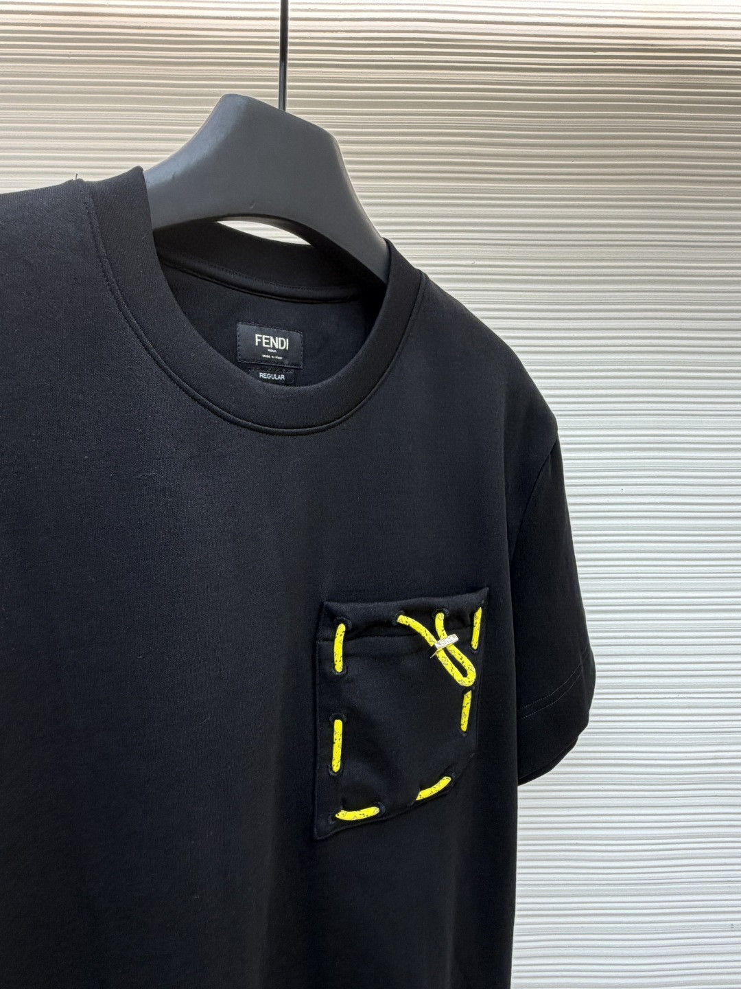 FENDI 芬迪 缎带口袋圆领短袖 T恤 夏款 白色 黑色 A0 FY0936AYXYF0QA0