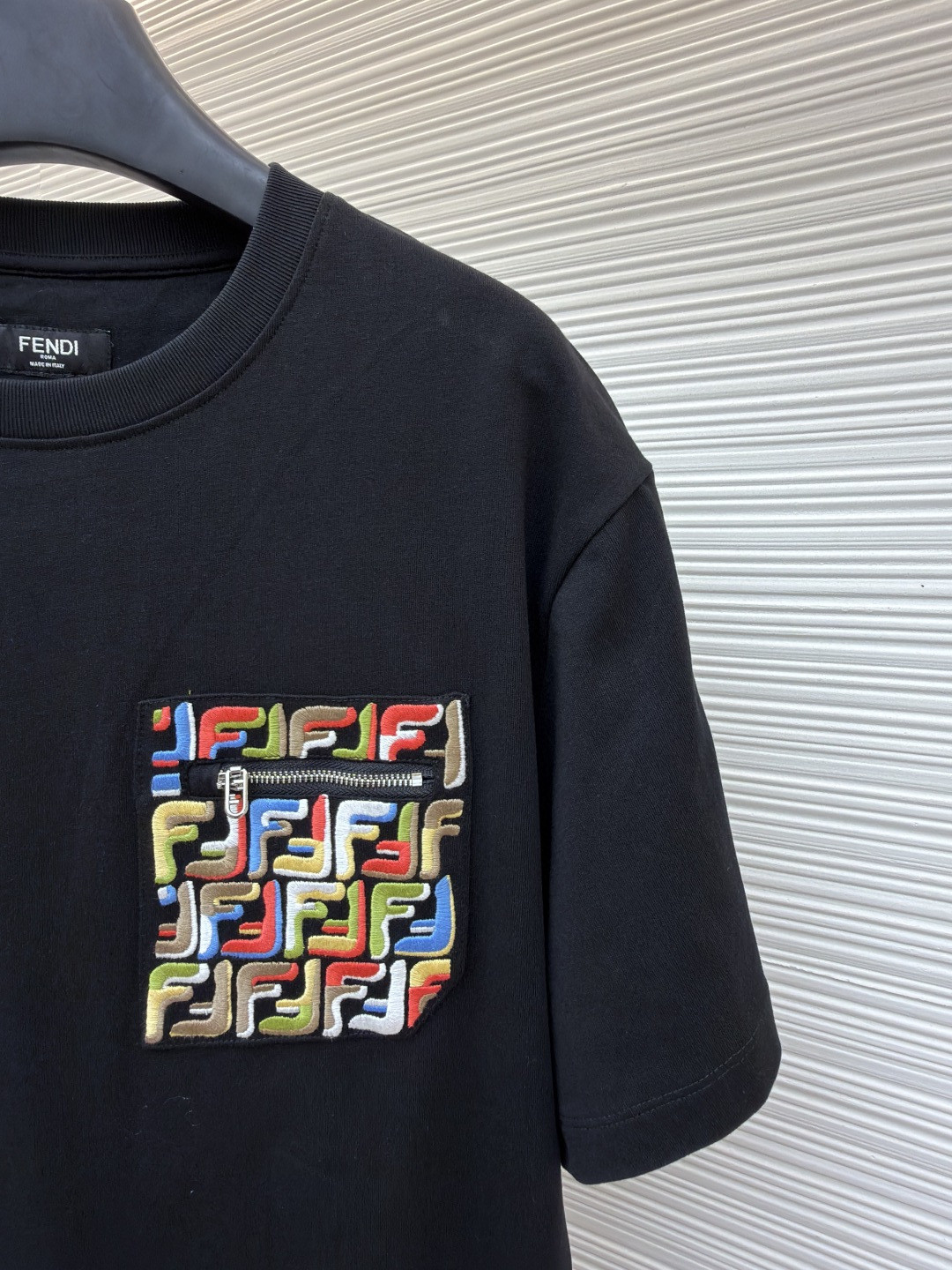 FENDI 芬迪 彩F拉链口袋圆领T恤 短袖 套头 夏季 黑色 A0 FY1257AU1WF0QA1