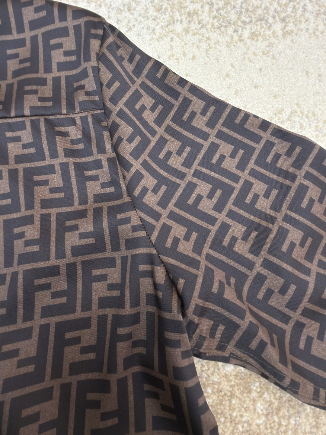 FENDI 芬迪 满印FF衬衫 外套 长袖 黑色 棕色 B0