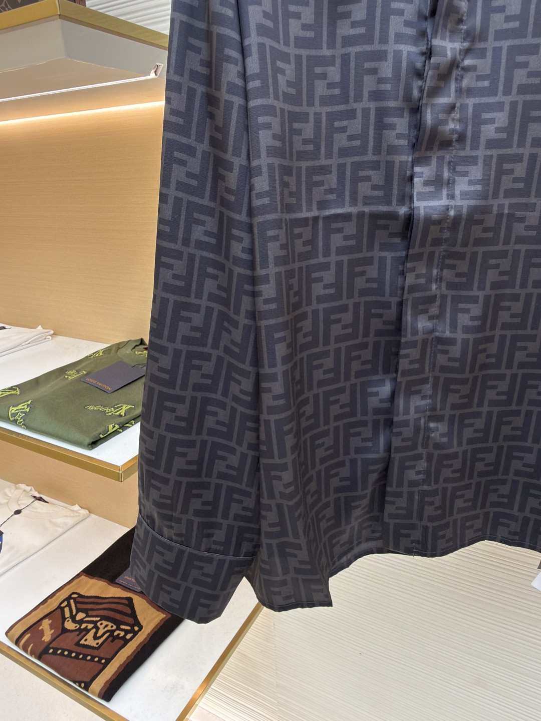 FENDI 芬迪 满印FF衬衫 外套 长袖 黑色 棕色 B0