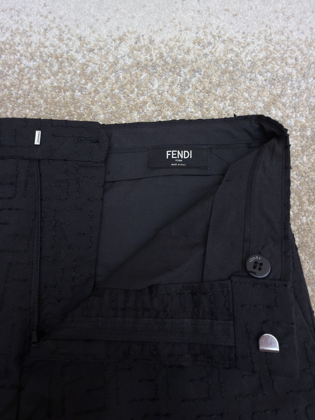 Fendi 芬迪 全幅FF短裤 休闲裤 五分裤 裤子 黑色 B0 FB0821AU6YF0QA1