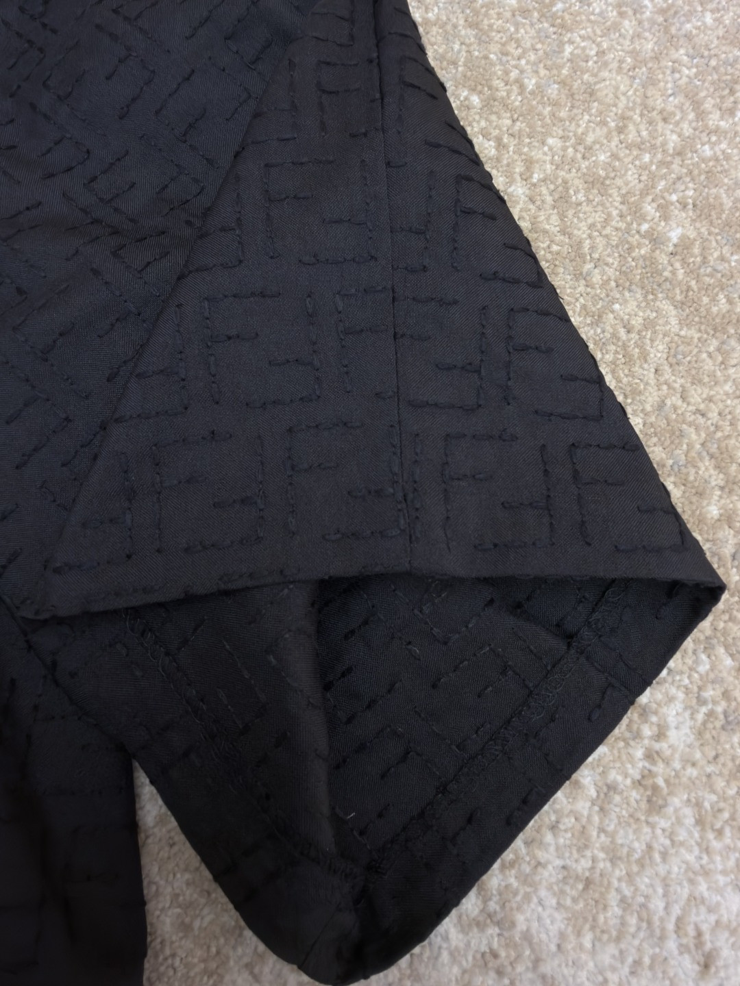 Fendi 芬迪 全幅FF短裤 休闲裤 五分裤 裤子 黑色 B0 FB0821AU6YF0QA1