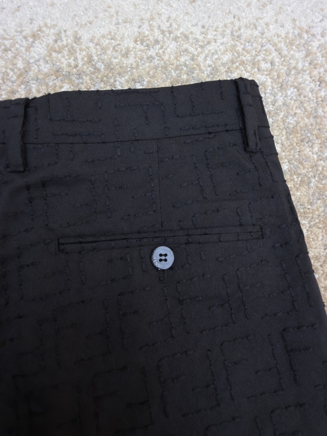 Fendi 芬迪 全幅FF短裤 休闲裤 五分裤 裤子 黑色 B0 FB0821AU6YF0QA1