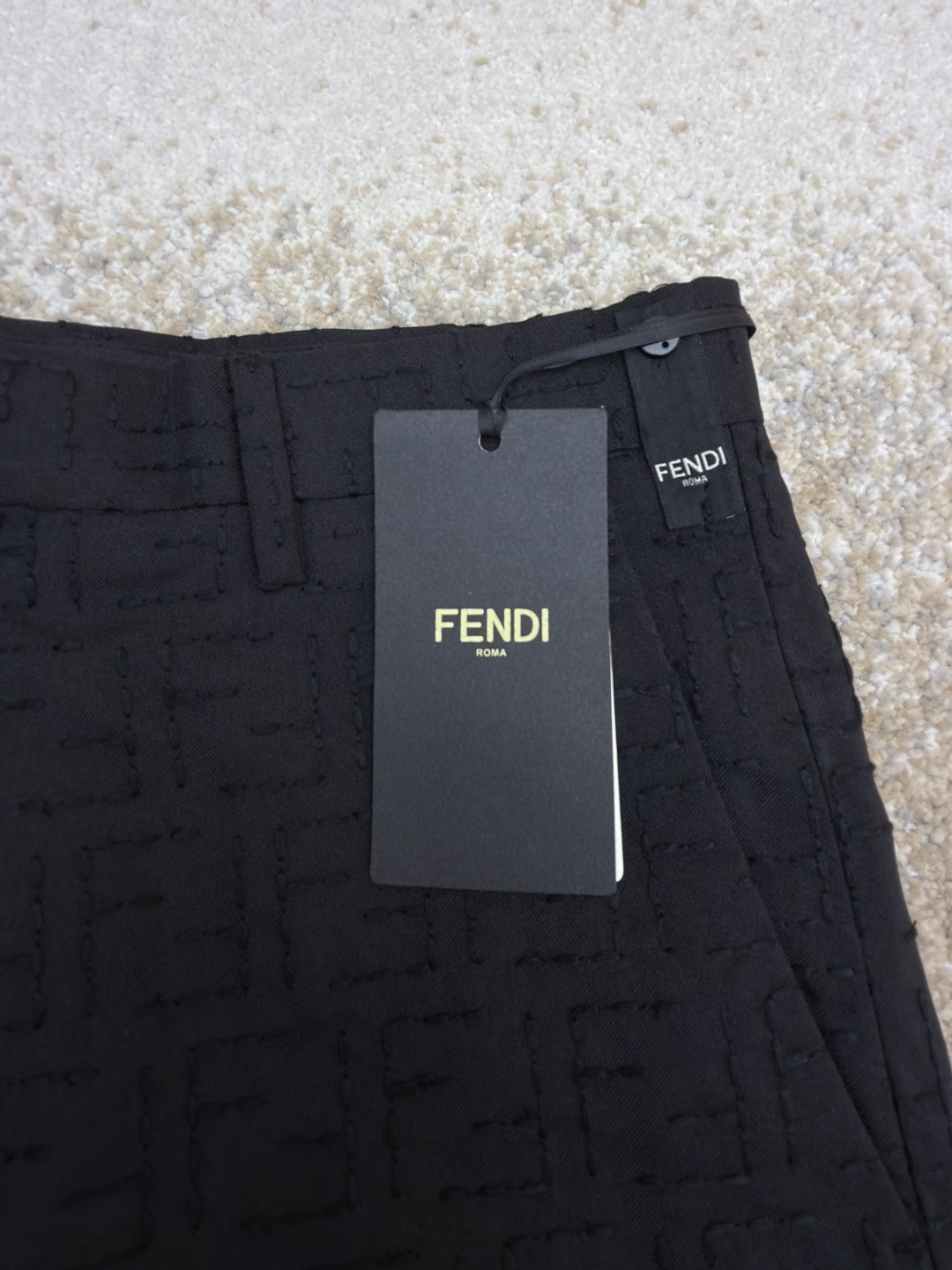Fendi 芬迪 全幅FF短裤 休闲裤 五分裤 裤子 黑色 B0 FB0821AU6YF0QA1