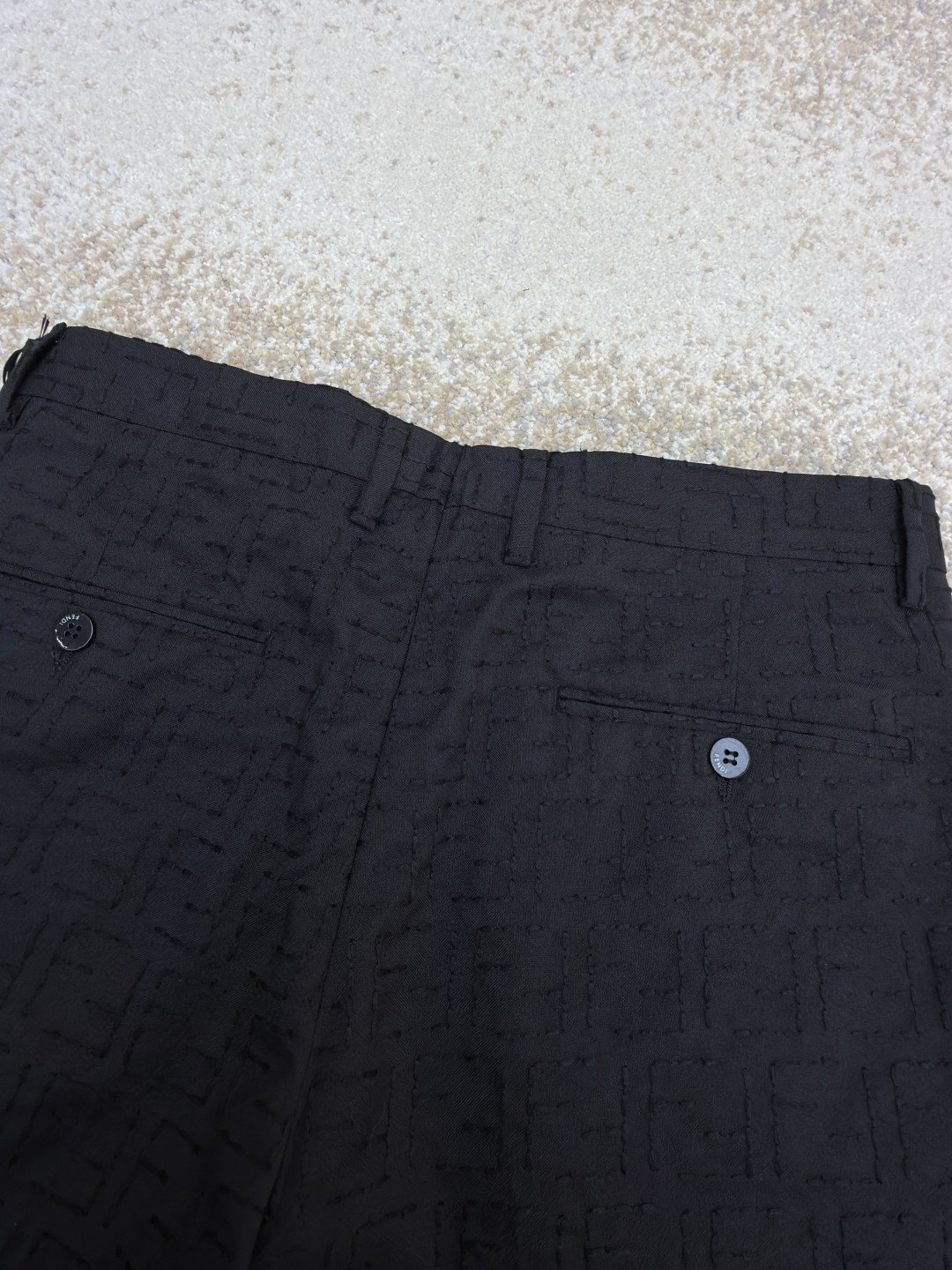 Fendi 芬迪 全幅FF短裤 休闲裤 五分裤 裤子 黑色 B0 FB0821AU6YF0QA1