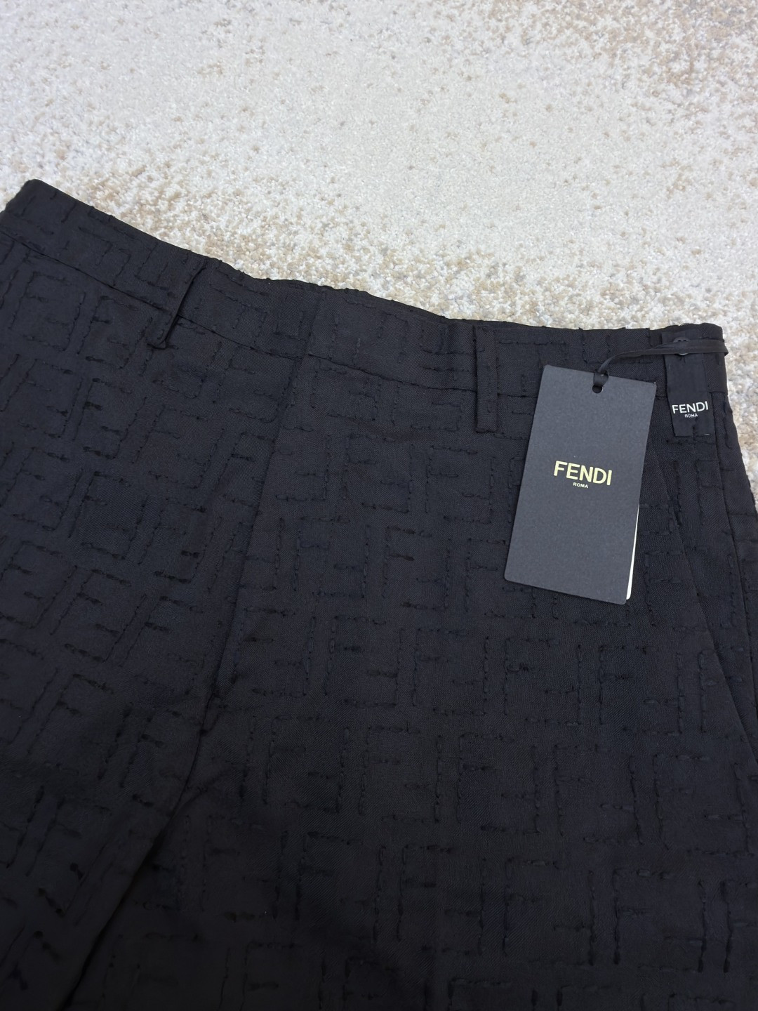 Fendi 芬迪 全幅FF短裤 休闲裤 五分裤 裤子 黑色 B0 FB0821AU6YF0QA1