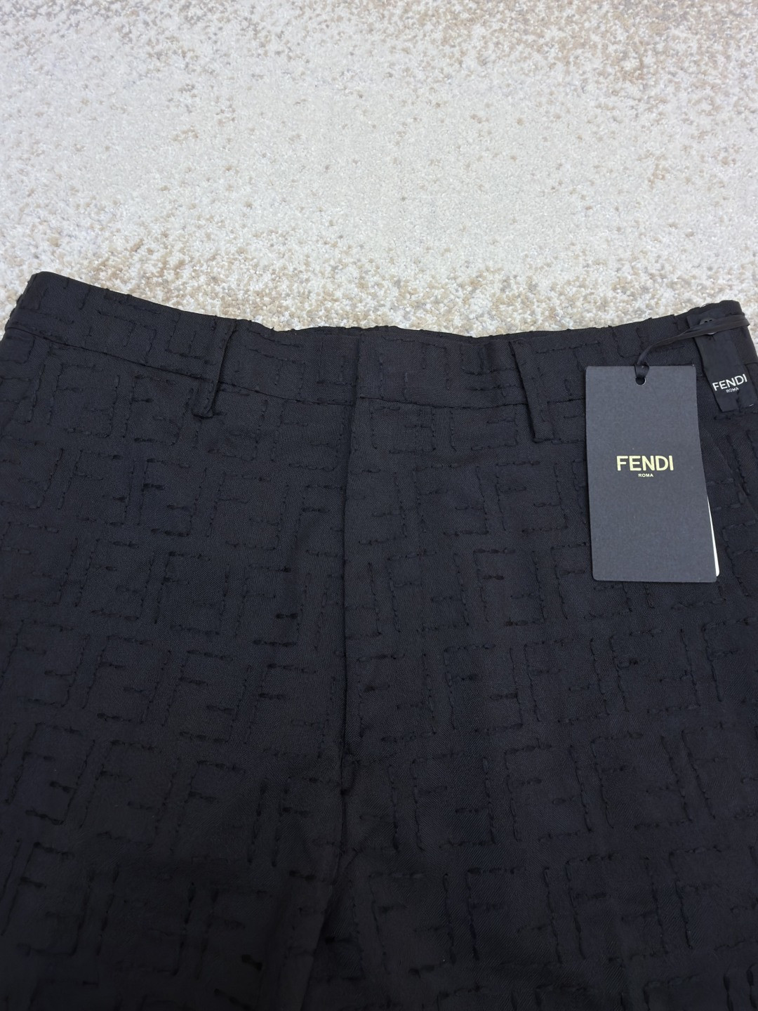 Fendi 芬迪 全幅FF短裤 休闲裤 五分裤 裤子 黑色 B0 FB0821AU6YF0QA1