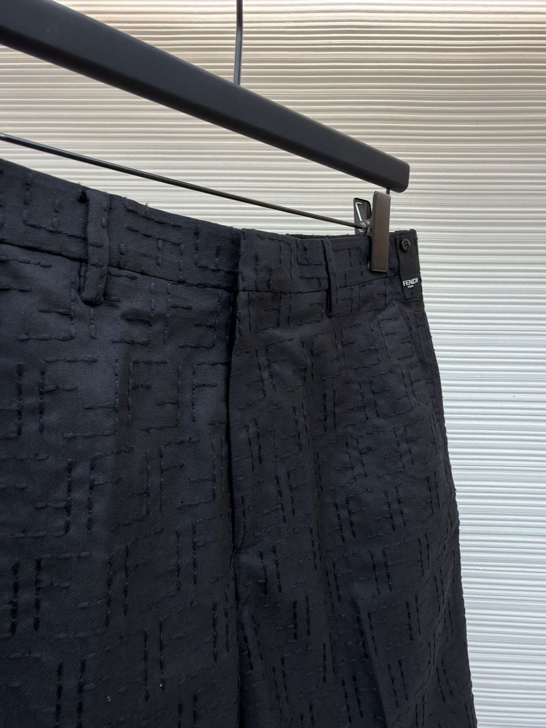 Fendi 芬迪 全幅FF短裤 休闲裤 五分裤 裤子 黑色 B0 FB0821AU6YF0QA1