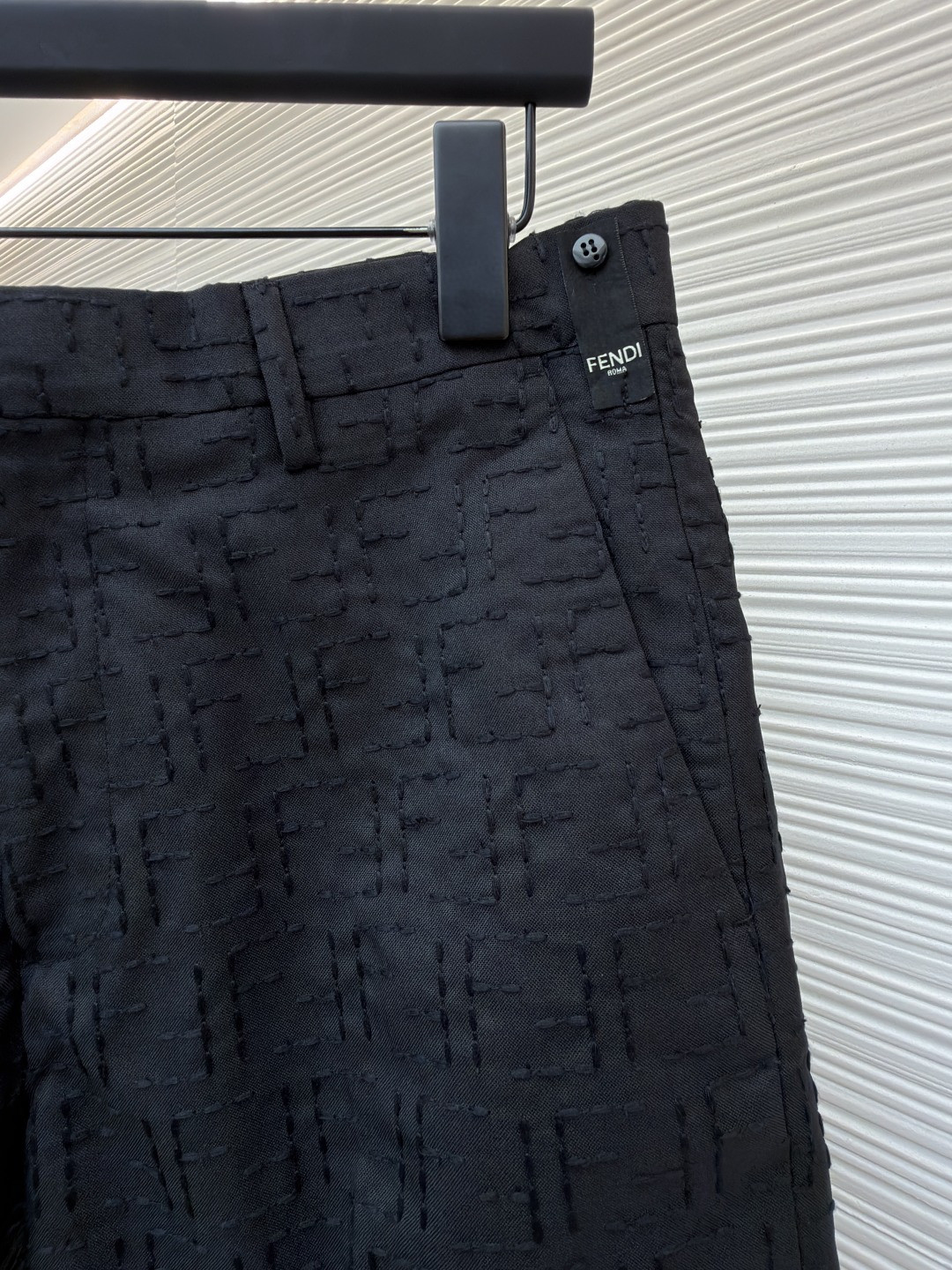 Fendi 芬迪 全幅FF短裤 休闲裤 五分裤 裤子 黑色 B0 FB0821AU6YF0QA1