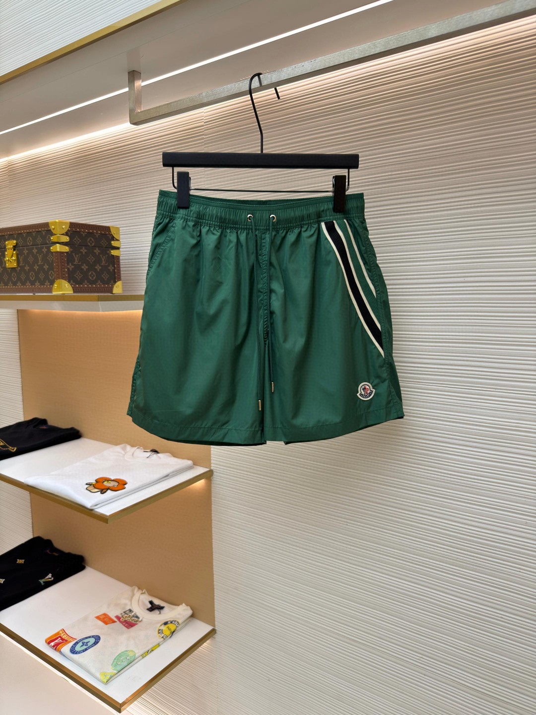 Moncler 蒙口 三色条纹边饰系带沙滩裤 短裤 休闲裤 裤子 蓝色 黑色 绿色 A2