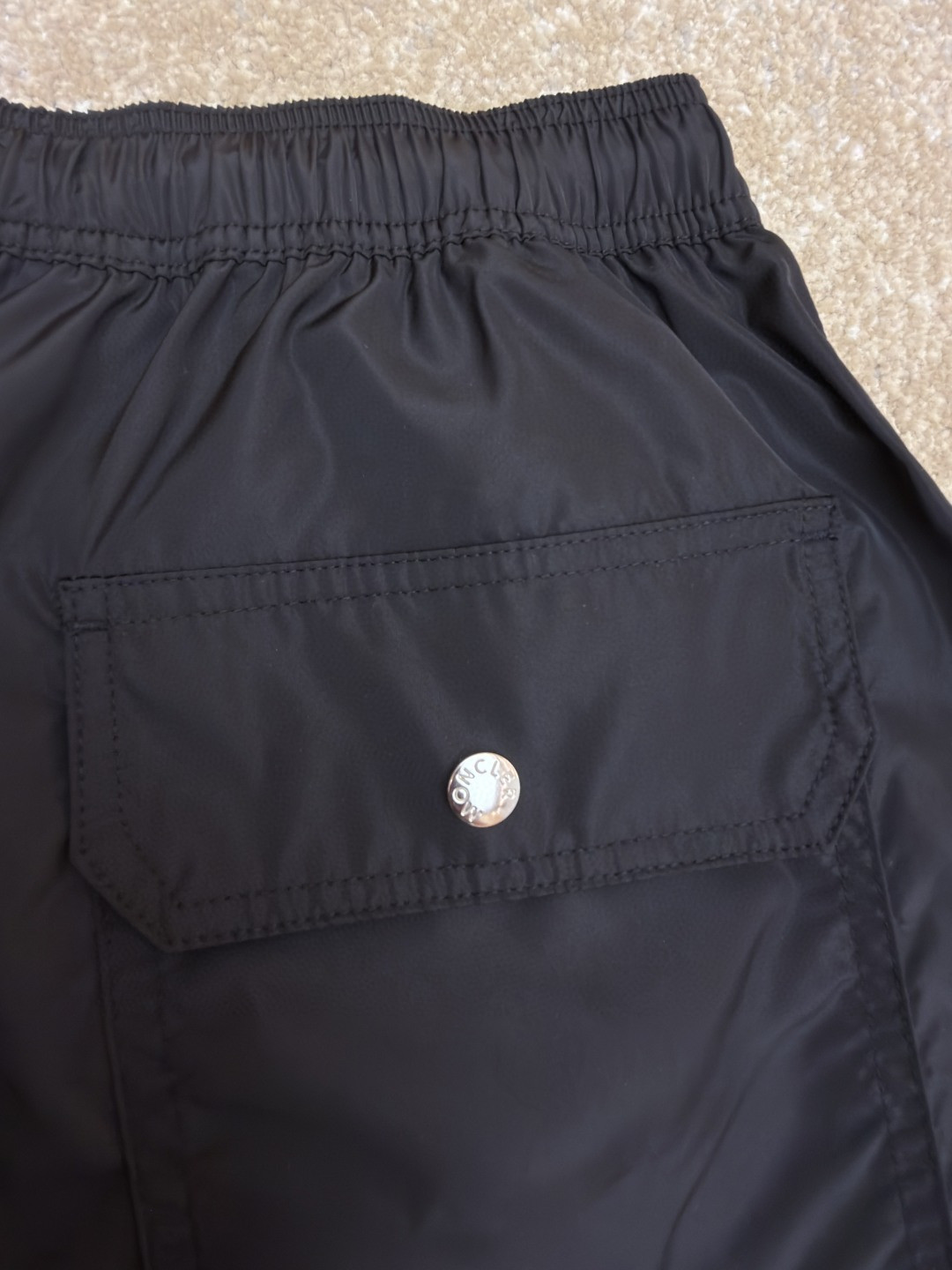 Moncler 蒙口 三色条纹边饰系带沙滩裤 短裤 休闲裤 裤子 蓝色 黑色 绿色 A2