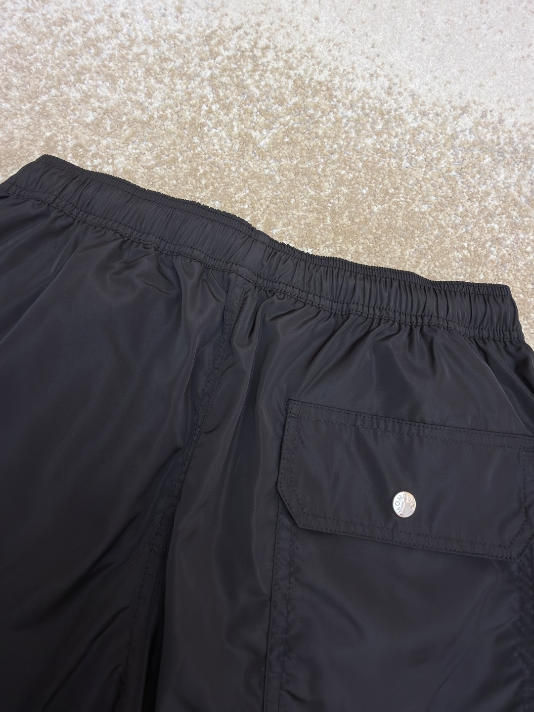 Moncler 蒙口 三色条纹边饰系带沙滩裤 短裤 休闲裤 裤子 蓝色 黑色 绿色 A2