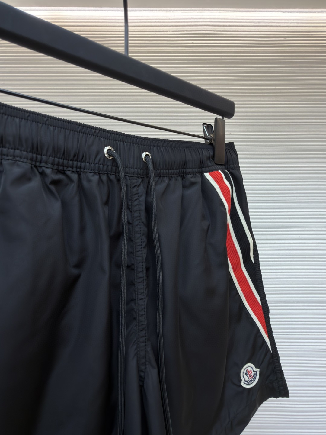 Moncler 蒙口 三色条纹边饰系带沙滩裤 短裤 休闲裤 裤子 蓝色 黑色 绿色 A2