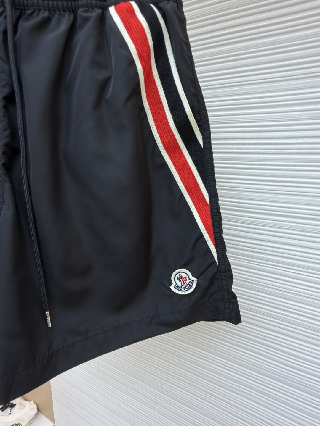 Moncler 蒙口 三色条纹边饰系带沙滩裤 短裤 休闲裤 裤子 蓝色 黑色 绿色 A2