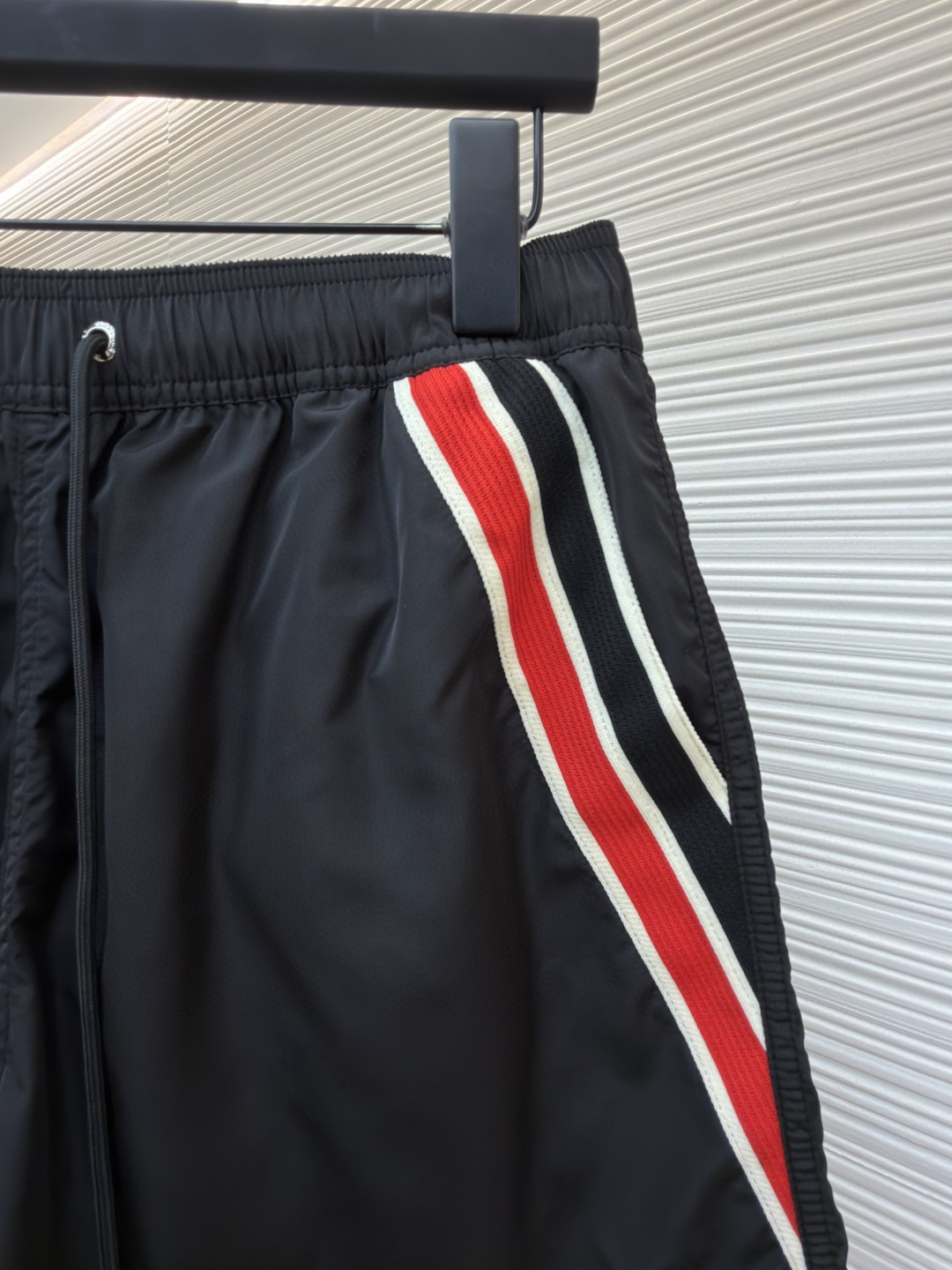 Moncler 蒙口 三色条纹边饰系带沙滩裤 短裤 休闲裤 裤子 蓝色 黑色 绿色 A2