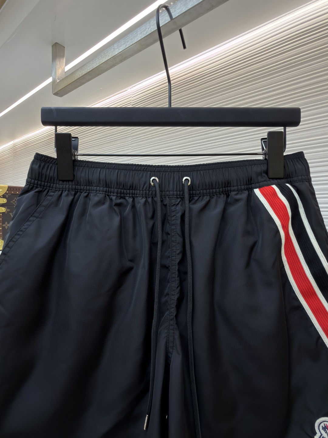 Moncler 蒙口 三色条纹边饰系带沙滩裤 短裤 休闲裤 裤子 蓝色 黑色 绿色 A2