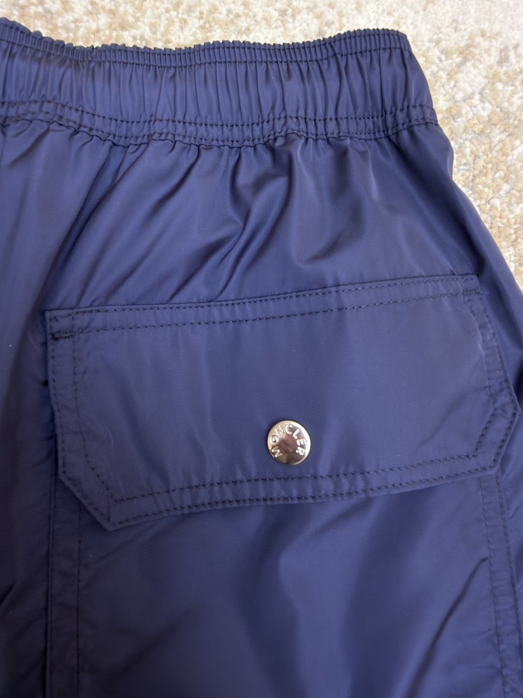 Moncler 蒙口 三色条纹边饰系带沙滩裤 短裤 休闲裤 裤子 蓝色 黑色 绿色 A2