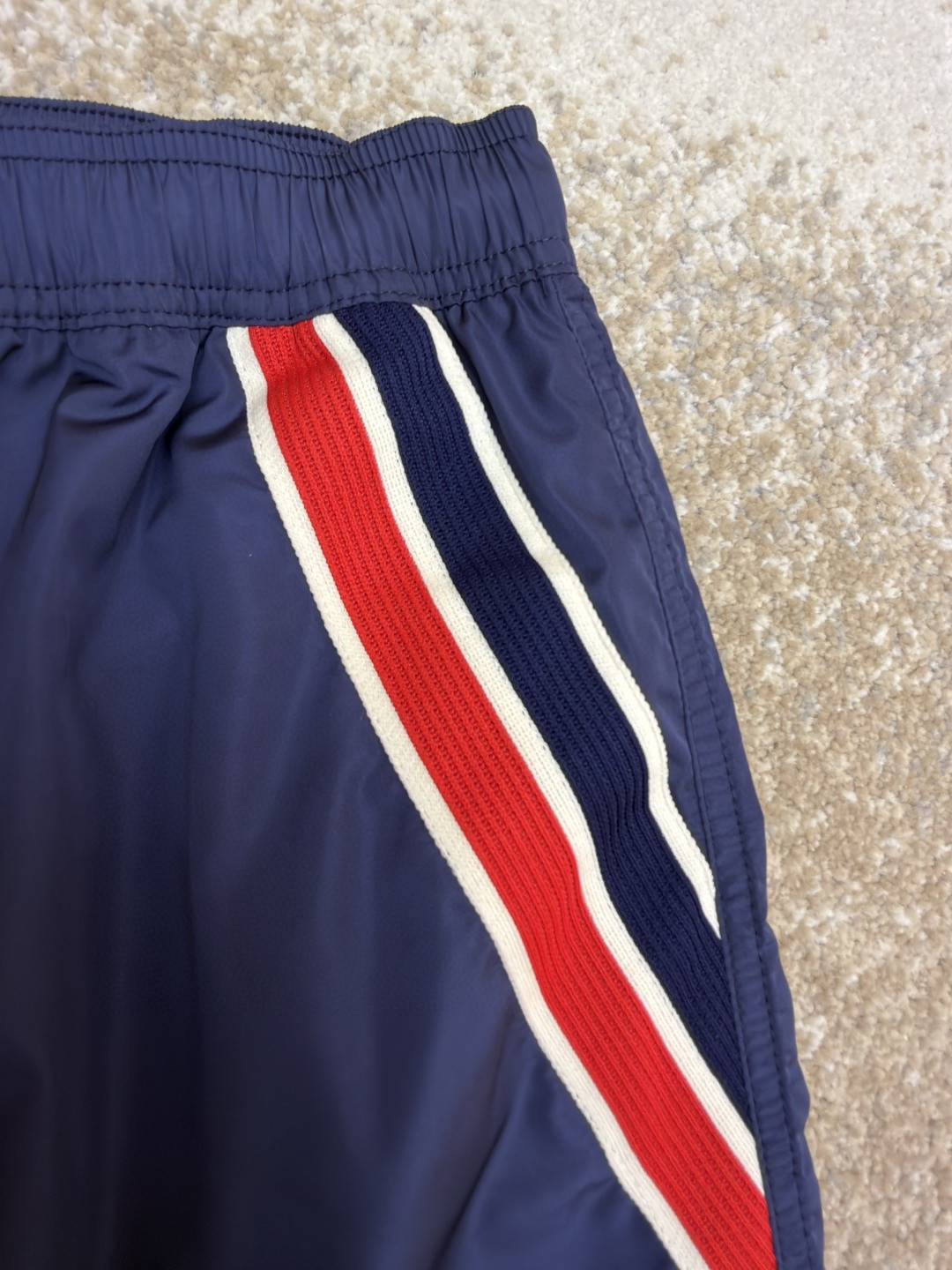 Moncler 蒙口 三色条纹边饰系带沙滩裤 短裤 休闲裤 裤子 蓝色 黑色 绿色 A2