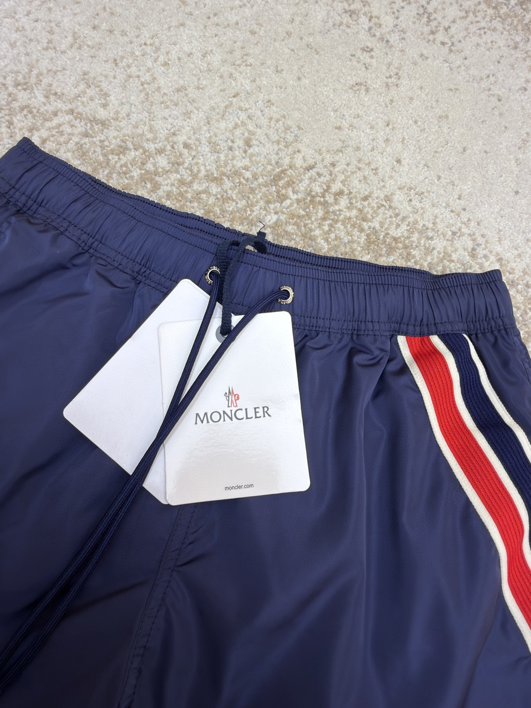 Moncler 蒙口 三色条纹边饰系带沙滩裤 短裤 休闲裤 裤子 蓝色 黑色 绿色 A2